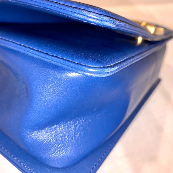 CHANEL Medium Boy Bag - Picture 7 of 13